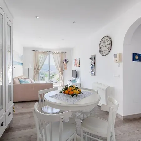 Attico Panoramico Sorrento 아파트 메타